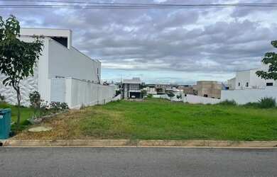 Imagem: O terreno possui 300m² de Área e está localizado em Cuiabá