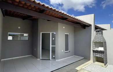 Imagem: A casa possui 2 Dormitórios, 2 Banheiros, 2 Vagas na garagem