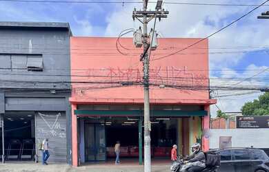 Imagem: O depósito possui 3 Vagas na garagem, 475m² de Área, Imóvel