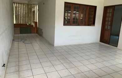 Imagem: A casa possui 2 Dormitórios, 1 Banheiro e está localizado