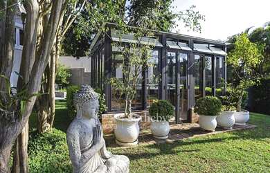 Imagem 2: Casa Clássica em Ponto Alto com Vista Deslumbrante