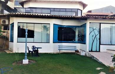 Imagem: A casa possui 5 Dormitórios, 3 Banheiros, 4 Vagas na garagem