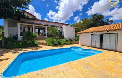 Imagem: A casa em condomínio possui 4 Dormitórios, 4 Banheiros, 2