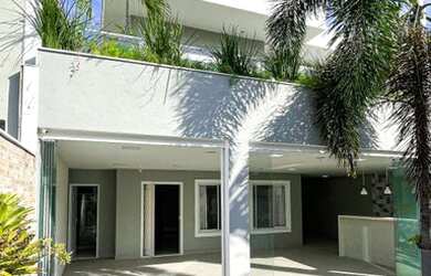 Imagem: A casa em condomínio possui 4 Dormitórios, 5 Banheiros, 3