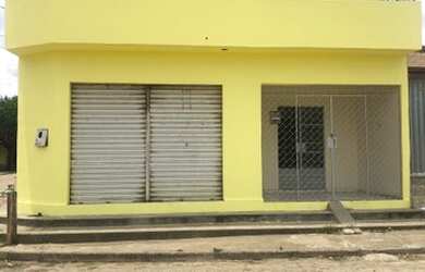 Imagem: A casa possui 3 Dormitórios, 2 Banheiros, 1 Vaga na garagem