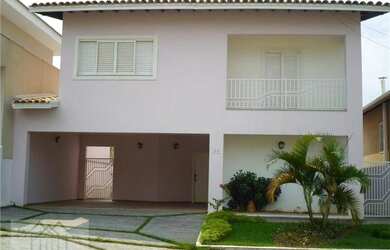 Imagem: A casa em condomínio à venda possui 3 Dormitórios, 2 Banheiros