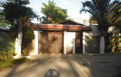 Imagem: A casa em condomínio possui 2 Dormitórios, 2 Banheiros e 120m²