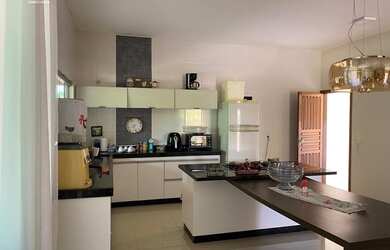 Imagem: A casa em condomínio possui 3 Dormitórios, 3 Banheiros, 5