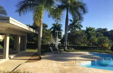 Imagem: A casa em condomínio possui 5 Dormitórios, 5 Banheiros, 5