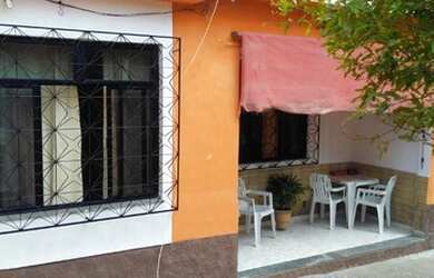 Imagem: A casa possui 2 Dormitórios, 1 Banheiro, 2 Vagas na garagem