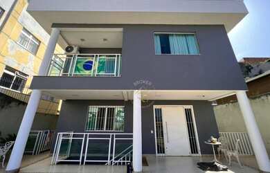 Imagem: A casa possui 4 Dormitórios, 4 Banheiros, 5 Vagas na garagem