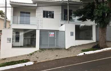 Imagem: A casa possui 3 Dormitórios, 3 Banheiros, 2 Vagas na garagem