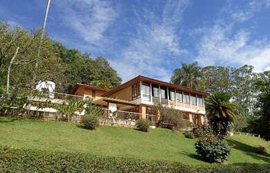 Imagem: A casa em condomínio possui 5 Dormitórios, 5 Banheiros, 5