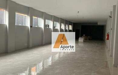 Imagem: O depósito possui 2 Vagas na garagem, 250m² de Área e está