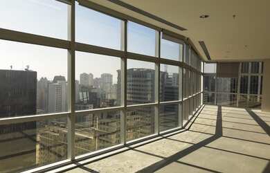 Imagem: O depósito possui 5 Vagas na garagem, 1.429m² de Área e