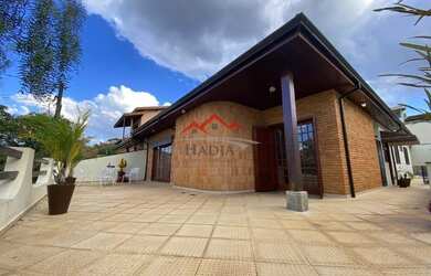 Imagem: A casa em condomínio possui 4 Dormitórios, 5 Banheiros, 4