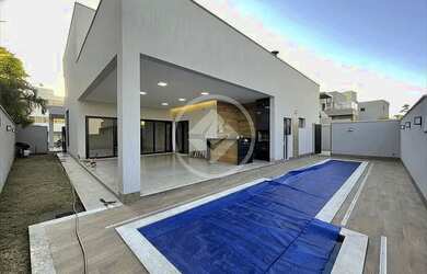 Imagem: A casa em condomínio possui 4 Dormitórios, 5 Banheiros, 4