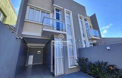 Imagem: A casa possui 4 Dormitórios, 2 Banheiros, 3 Vagas na garagem