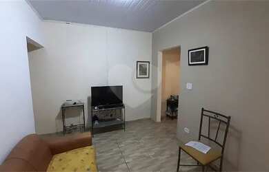 Imagem: A casa possui 3 Dormitórios, 2 Banheiros, 1 Vaga na garagem