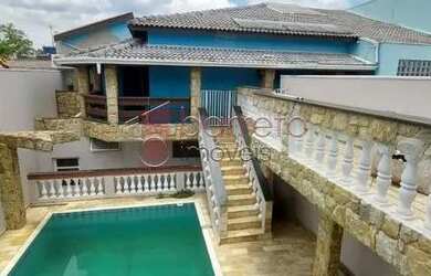 Imagem: A casa possui 5 Dormitórios, 5 Banheiros, 1 Vaga na garagem