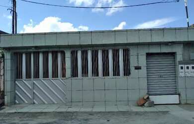 Imagem: A casa possui 1 Dormitório, 1 Banheiro, 1 Vaga na garagem e