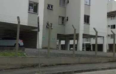 Imagem: O apartamento possui 3 Dormitórios, 1 Banheiro, 1 Vaga na garagem