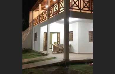 Imagem: A casa possui 4 Dormitórios, 3 Banheiros, 5 Vagas na garagem