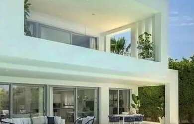 Imagem: A casa possui 4 Dormitórios, 2 Banheiros, 1 Vaga na garagem