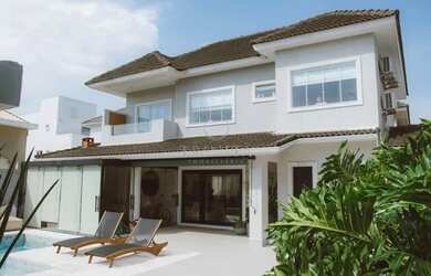 Imagem: A casa em condomínio possui 4 Dormitórios, 2 Banheiros, 2