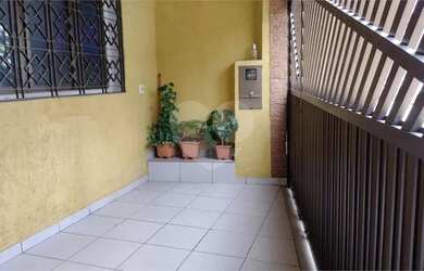 Imagem: A casa possui 3 Dormitórios, 4 Banheiros, 1 Vaga na garagem