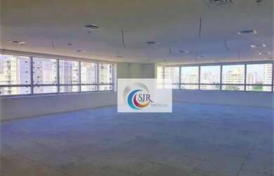 Imagem: O depósito possui 5 Vagas na garagem, 208m² de Área e está