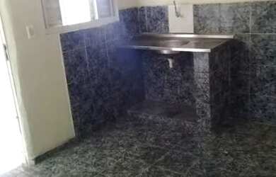 Imagem: A casa possui 1 Dormitório, 1 Banheiro e está localizado