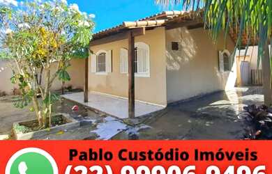 Imagem: A casa possui 3 Dormitórios, 1 Banheiro, 2 Vagas na garagem