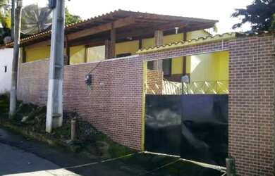 Imagem: A casa possui 2 Dormitórios, 4 Vagas na garagem e está localizado