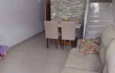 Imagem: A casa possui 2 Dormitórios, 2 Banheiros, 1 Vaga na garagem