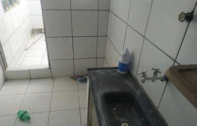 Imagem: A casa possui 3 Dormitórios, 1 Banheiro, 1 Vaga na garagem