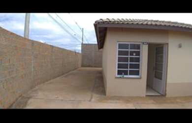 Imagem: A casa possui 2 Dormitórios, 1 Banheiro, 3 Vagas na garagem