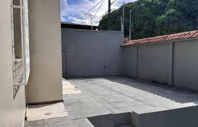 Imagem: A casa possui 4 Dormitórios, 3 Banheiros, 2 Vagas na garagem