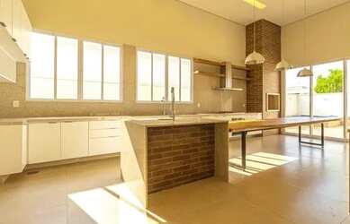 Imagem: A casa possui 4 Dormitórios, 5 Banheiros, 5 Vagas na garagem