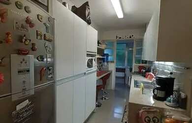 Imagem 8: Apartamento de dois dormitórios, e uma vaga de garagem no bairro Bela...