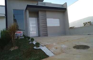 Imagem: A casa em condomínio possui 3 Dormitórios, 2 Banheiros, 2