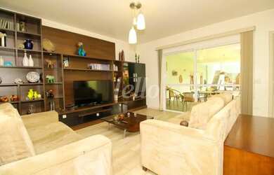 Imagem: A casa possui 5 Dormitórios, 5 Banheiros, 5 Vagas na garagem