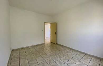 Imagem: A casa possui 2 Dormitórios, 2 Banheiros, 3 Vagas na garagem