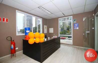 Imagem: O depósito possui 2 Vagas na garagem, 455m² de Área e está