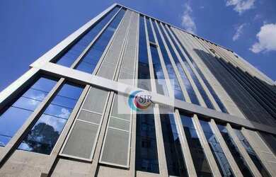 Imagem: O depósito possui 3 Vagas na garagem, 180m² de Área e está