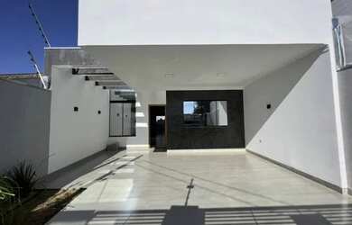 Imagem: A casa possui 2 Dormitórios, 2 Banheiros, 1 Vaga na garagem