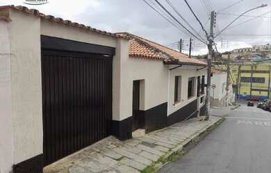 Imagem: A casa possui 2 Dormitórios, 1 Banheiro, 1 Vaga na garagem