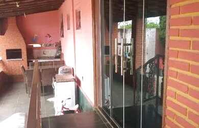 Imagem: A casa em condomínio possui 3 Dormitórios, 3 Banheiros, 5