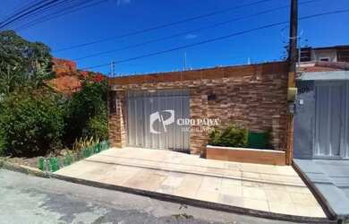 Imagem: A casa possui 3 Dormitórios, 3 Banheiros, 2 Vagas na garagem