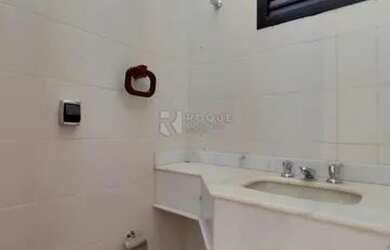 Imagem: O apartamento possui 4 Dormitórios, 1 Banheiro, 2 Vagas na